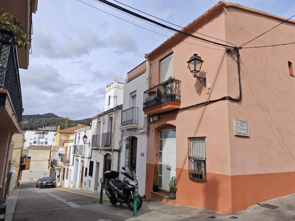 Carrer Antoni Clapés, al nucli de Tiana